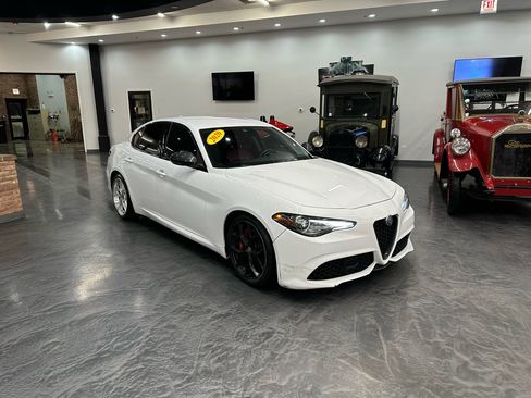 Used 2020 Alfa Romeo Giulia Sport RWD w/ Quick Order Package 22K Sport image 3