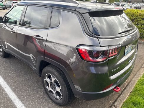 Used 2022 Jeep Compass Trailhawk w/ Trailhawk Convenience Group AWD/4WD image 5