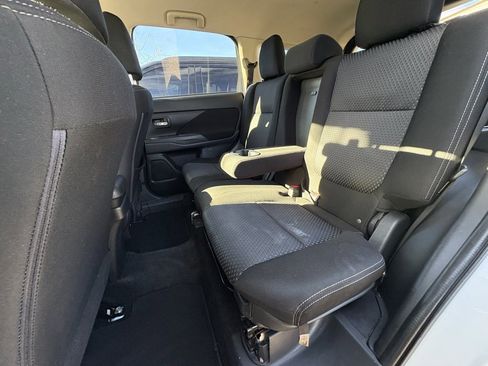 Used 2017 Mitsubishi Outlander ES image 22