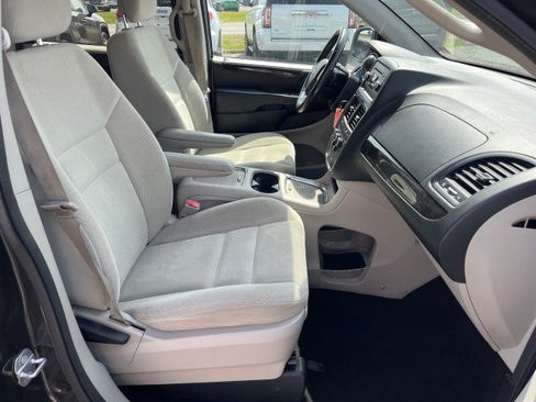 Used 2015 Dodge Grand Caravan SXT w/ UConnect Hands-Free Group FWD image 21