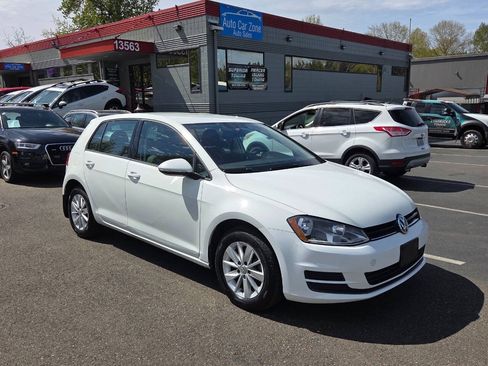 Used 2017 Volkswagen Golf S FWD image 9