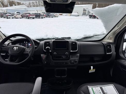 New 2024 RAM ProMaster 2500 w/ Quick Order Package 22G SLT image 9