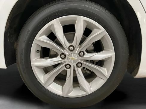 Used 2021 Chevrolet Malibu LT FWD image 27