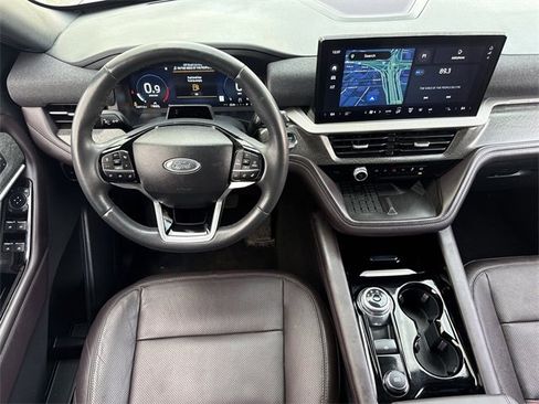 Used 2025 Ford Explorer Platinum w/ LUX Leather Package image 12