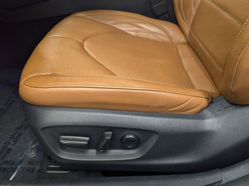 Used 2019 Toyota Avalon Limited image 11