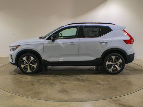 New 2026 Volvo XC40 B5 Plus w/ Protection Package Premier AWD/4WD image 2