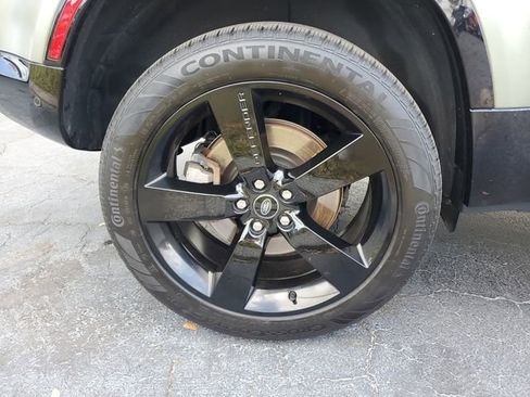 Used 2023 Land Rover Defender 110 X-Dynamic SE image 5