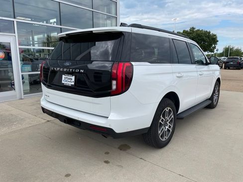 Certified 2025 Ford Expedition Active AWD/4WD image 5
