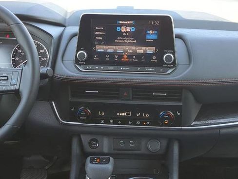 Certified 2025 Nissan Rogue SV image 18