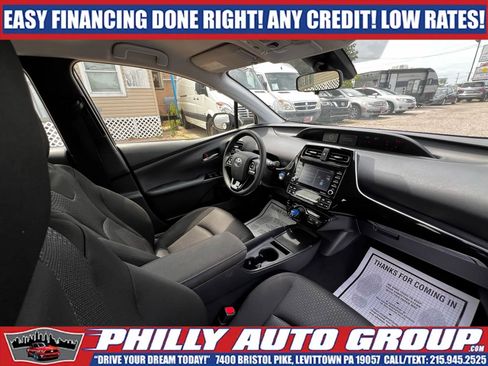 Used 2021 Toyota Prius LE FWD image 15