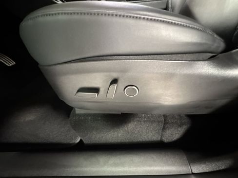 Used 2022 Tesla Model Y Performance image 17