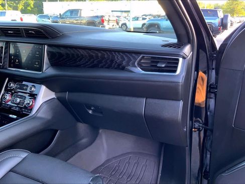 Used 2023 GMC Yukon XL Denali AWD/4WD image 18