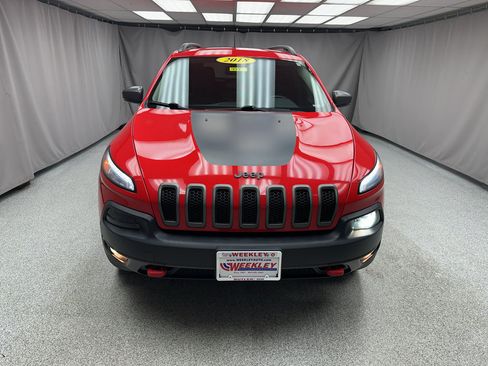 Used 2018 Jeep Cherokee Trailhawk w/ Cold Weather Group AWD/4WD image 24