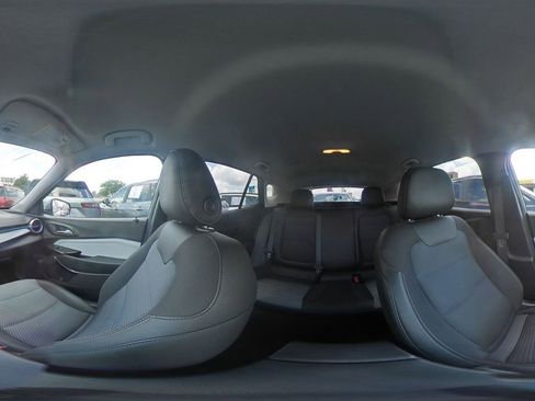 Used 2025 Chevrolet Trax LT w/ LT Convenience Package FWD image 41