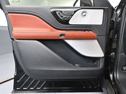 Used 2025 Lincoln Aviator Reserve w/ Equipment Group 201A image 20