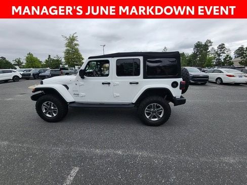 Used 2018 Jeep Wrangler Unlimited Sahara AWD/4WD image 9