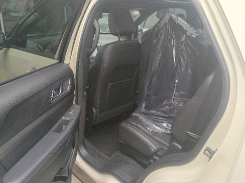 Certified 2018 Ford Explorer XLT w/ Equipment Group 202A FWD image 18