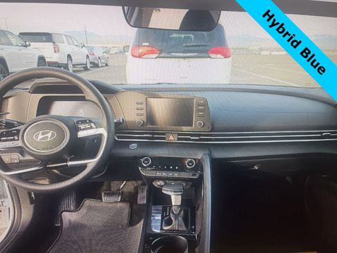 Used 2025 Hyundai Elantra Blue image 13