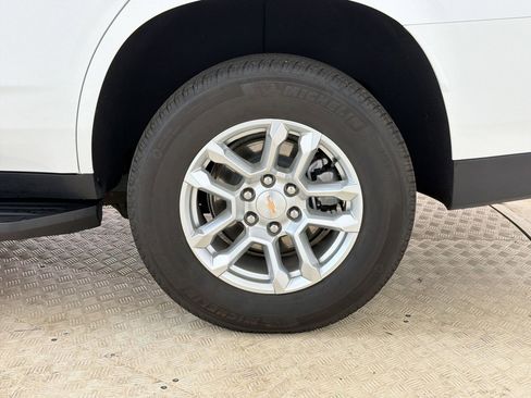 Used 2025 Chevrolet Tahoe LT AWD/4WD image 12