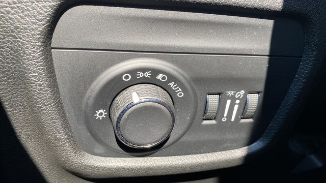 Used 2023 Jeep Grand Cherokee Altitude AWD/4WD image 20
