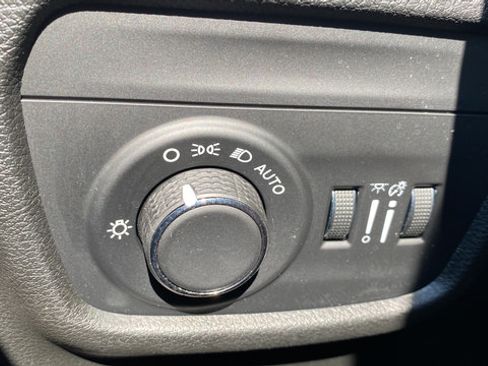 Used 2023 Jeep Grand Cherokee Altitude AWD/4WD image 20