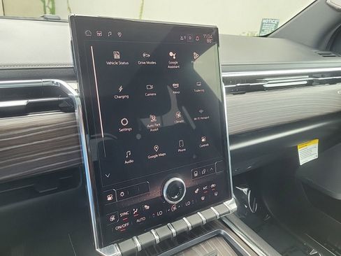 New 2025 GMC Sierra EV Denali image 17