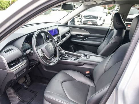 Used 2025 Toyota Grand Highlander FWD image 16