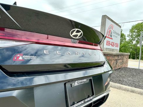 Used 2025 Hyundai Elantra SEL FWD image 32