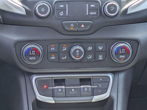 Certified 2022 GMC Terrain SLT FWD image 28