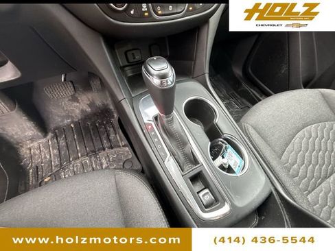 Used 2018 Chevrolet Equinox LT image 16