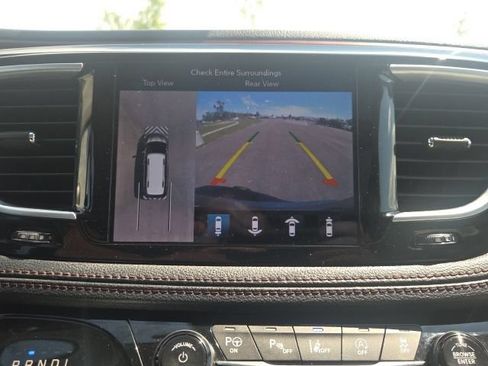 Used 2018 Chrysler Pacifica Limited w/ Advanced Safetytec Group FWD image 28