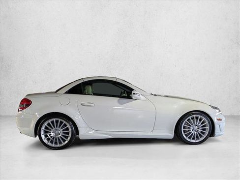 Used 2011 Mercedes-Benz SLK 300 image 4