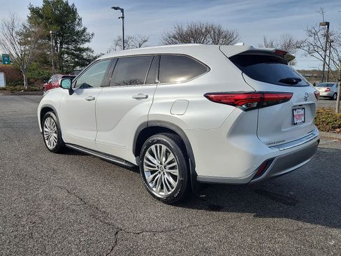 Used 2023 Toyota Highlander Platinum image 7