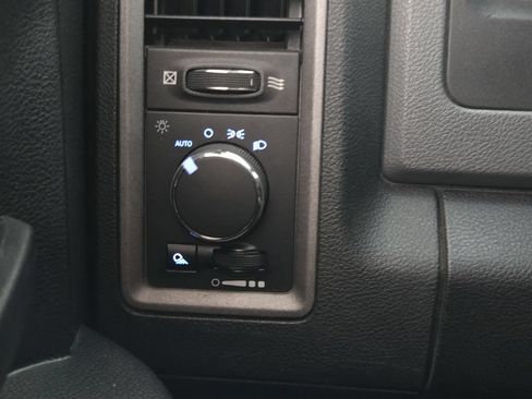 Used 2018 RAM 1500 Tradesman w/ Chrome Appearance Group AWD/4WD image 22