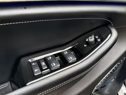 Used 2021 Jeep Grand Cherokee L Overland w/ Luxury Tech Group IV image 18