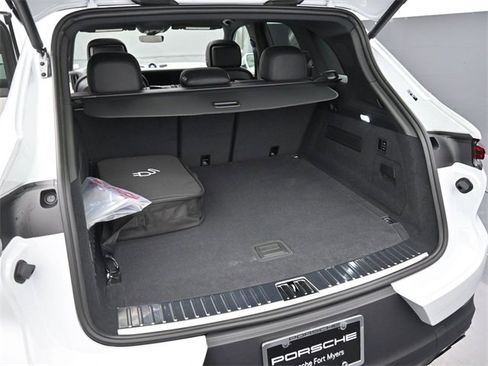 New 2025 Porsche Cayenne E-Hybrid image 18