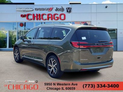 New 2027 Chrysler Pacifica Pinnacle w/ Theater Group