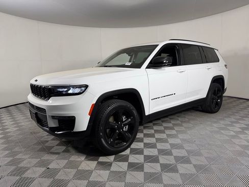 Used 2023 Jeep Grand Cherokee L Limited w/ Black Appearance Package RWD image 4