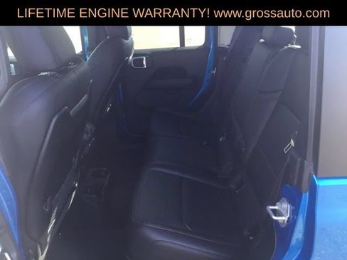Used 2024 Jeep Gladiator Rubicon w/ Technology Group AWD/4WD image 17