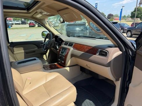 Used 2010 Chevrolet Suburban LTZ AWD/4WD image 18