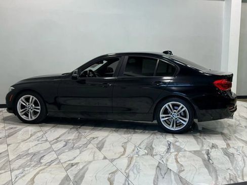 Used 2018 BMW 320i Sedan w/ Sport Package image 9