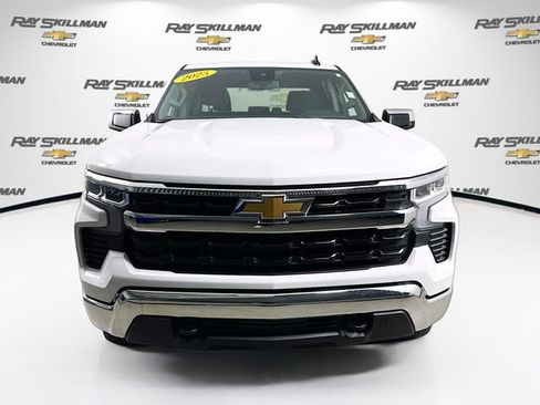 Used 2025 Chevrolet Silverado 1500 LT image 2