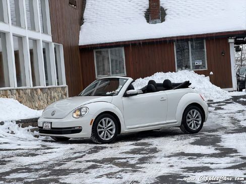 Used 2013 Volkswagen Beetle TDI image 2