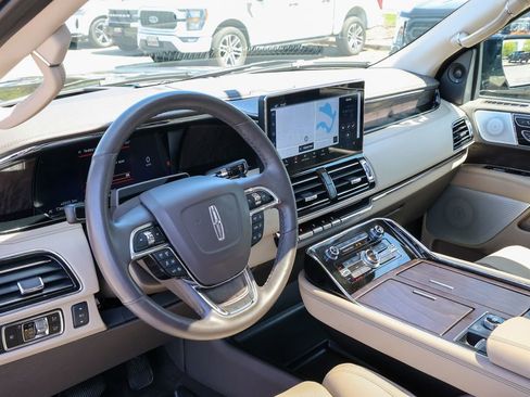 Used 2023 Lincoln Navigator L Reserve AWD/4WD image 32