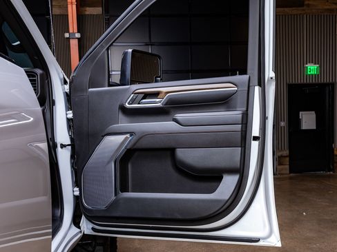 Used 2024 Chevrolet Silverado 2500 High Country w/ Technology Package image 36