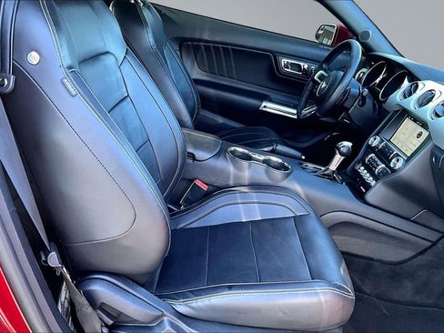 Used 2017 Ford Mustang GT Premium w/ Black Accent Package RWD image 7