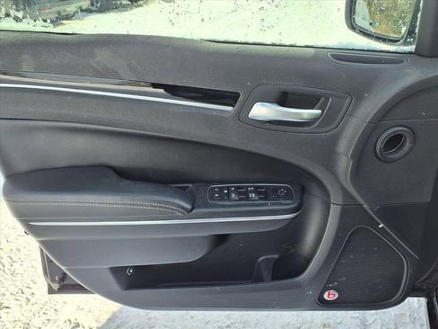 Used 2017 Chrysler 300 S w/ 300S Premium Group image 10