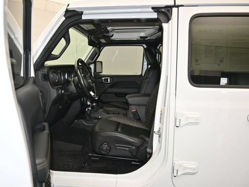 Used 2021 Jeep Gladiator Overland AWD/4WD image 21