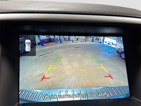 Used 2020 Nissan Pathfinder SV image 11