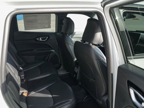 New 2026 Jeep Compass Latitude image 20